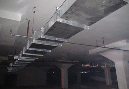 不銹鋼焊接風(fēng)管加工廠地下室通風(fēng)管道